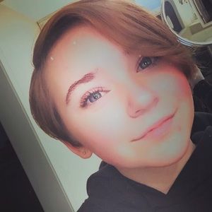 Meet your Posher, Caitlyn